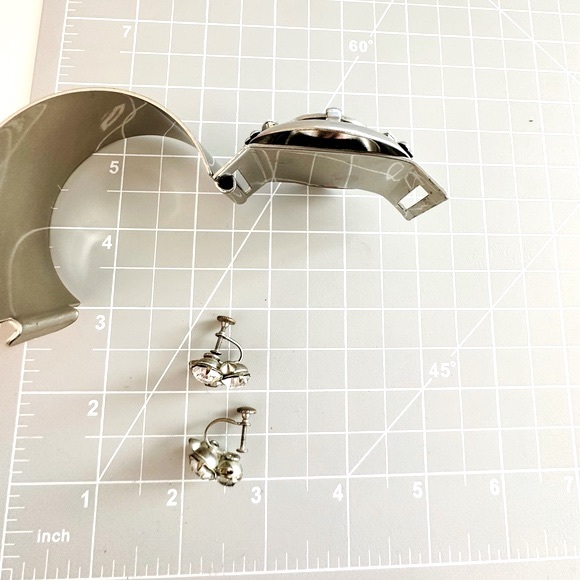 Crystal Statement Bracelet & Deco Earrings - Picture 9 of 14